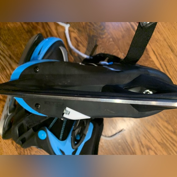 Sold elsewhere - Lake Placid MONARCH Boy's Adjustable Ice Skates - Picture 6 of 7